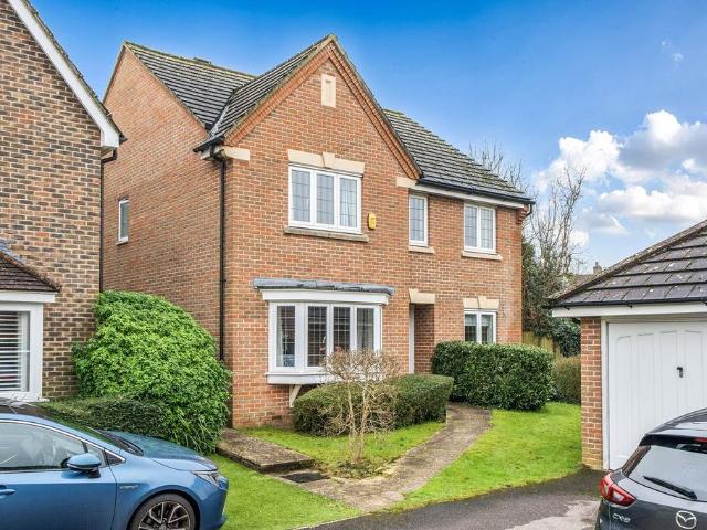 House for sale in Hillview, Surrey