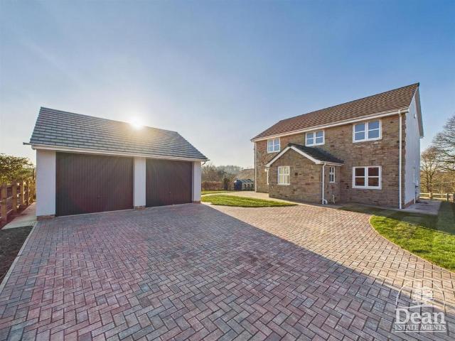 House for sale in Bromsberrow Heath, Gloucestershire