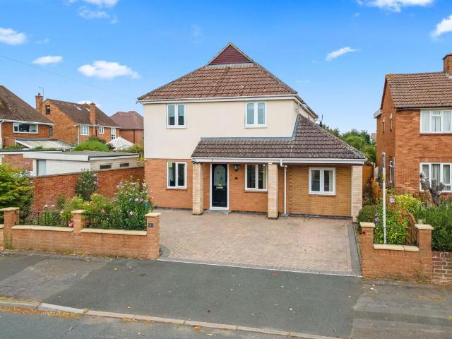 House for sale in Wotton, Gloucester