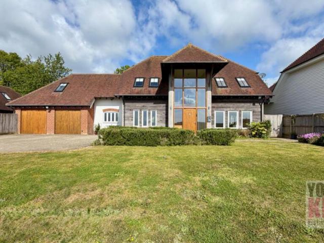 House for sale in Hawkinge, Folkestone