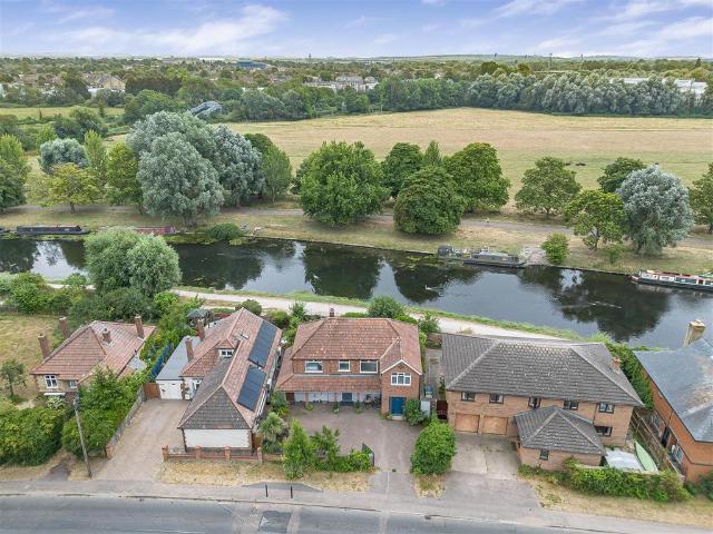House for sale in Barnwell, Arbury