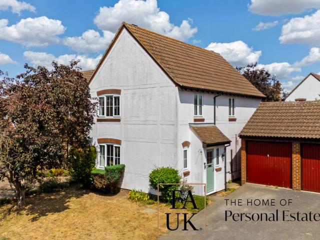 House for sale in Chipping Hill, Essex