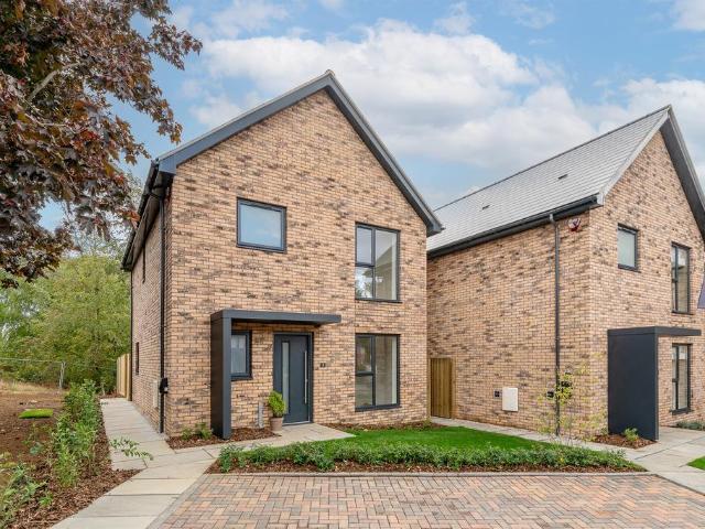 House for sale in Stone with Bishopstone and Hartwell, Stone