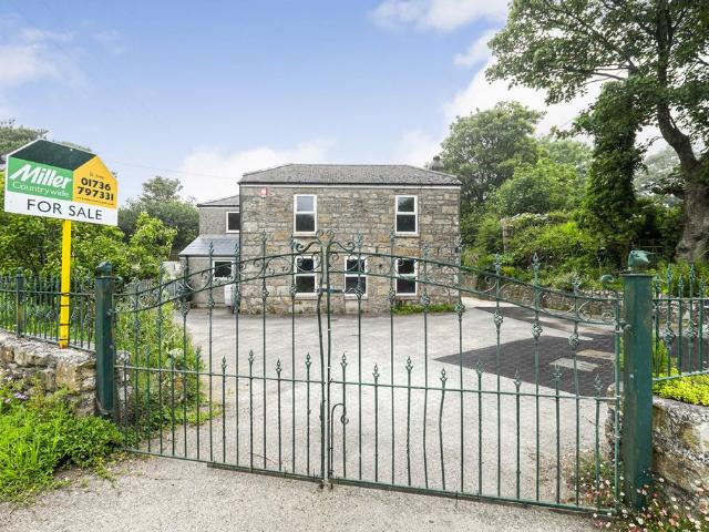 House for sale in Halsetown, Cornwall