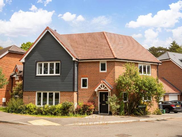 House for sale in Perryfields, West Sussex