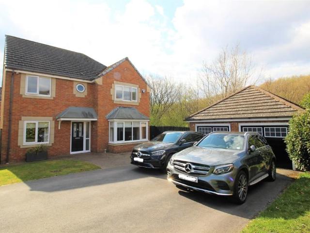 House for sale in Charlesworth