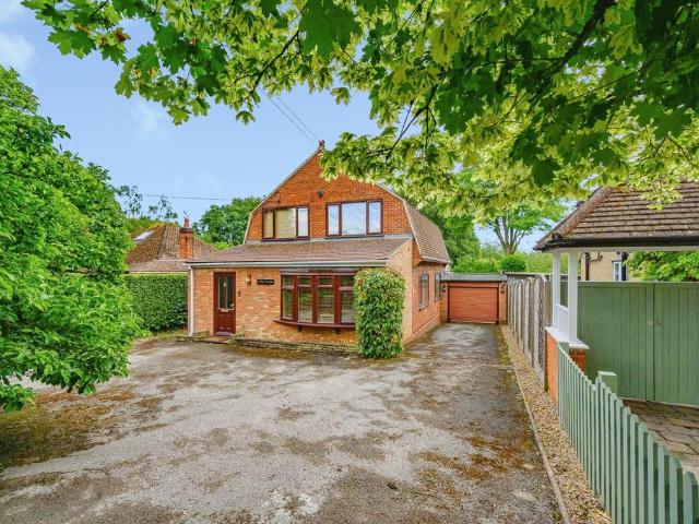 House for sale in Batchworth, Hertfordshire