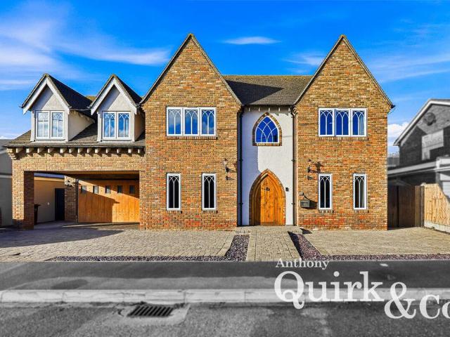 House for sale in Leigh Beck, Essex
