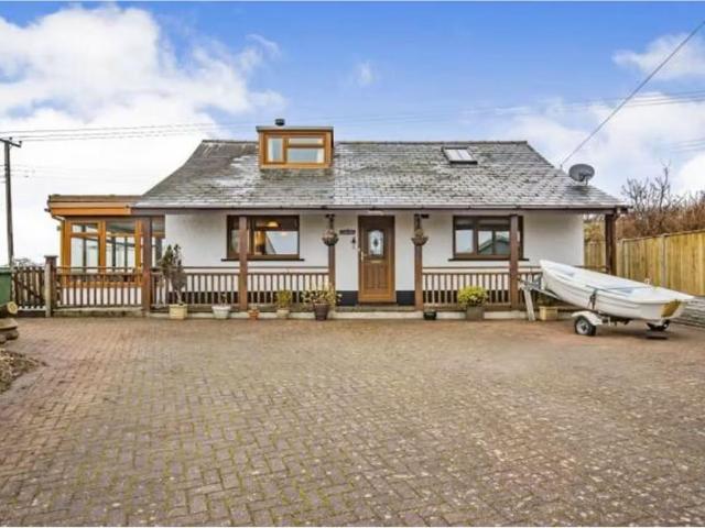 House for sale in Lamphey, East Trewent