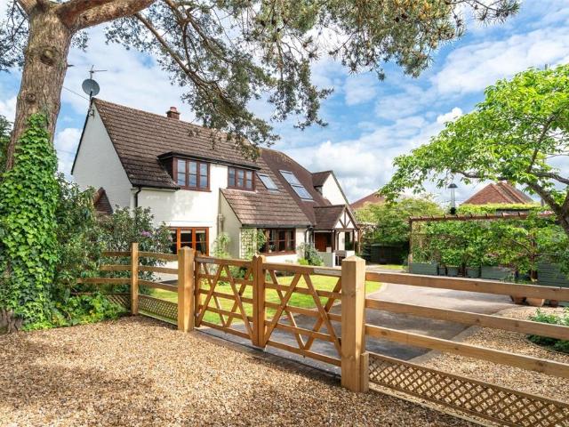 House for sale in Furzehill, East Dorset