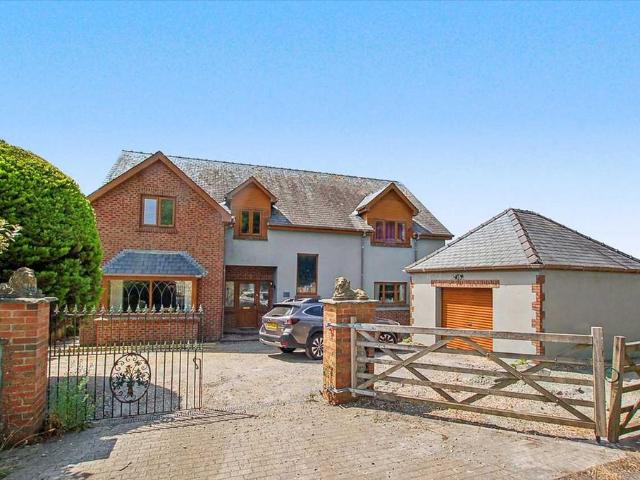 House for sale in Monkton, Pembroke