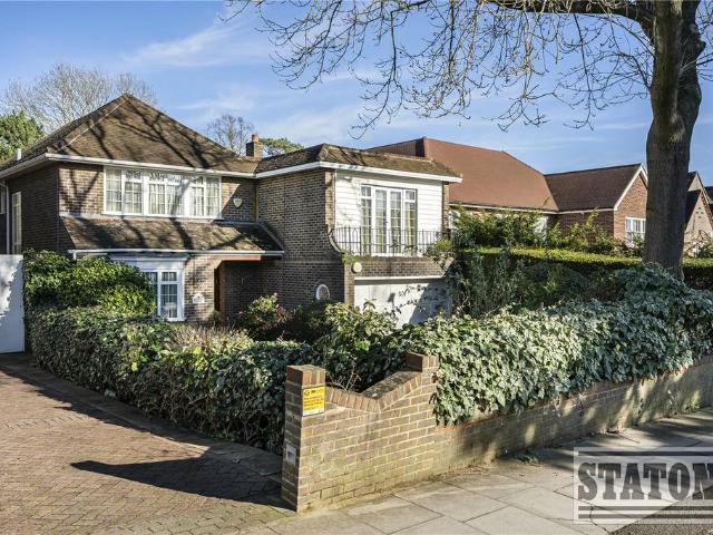 House for sale in The Hale, Mill Hill