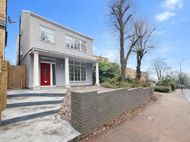 House for sale in Shooters Hill, Greater London
