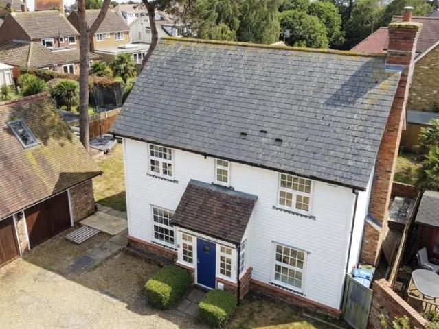 House for sale in Cliffsend, Acol