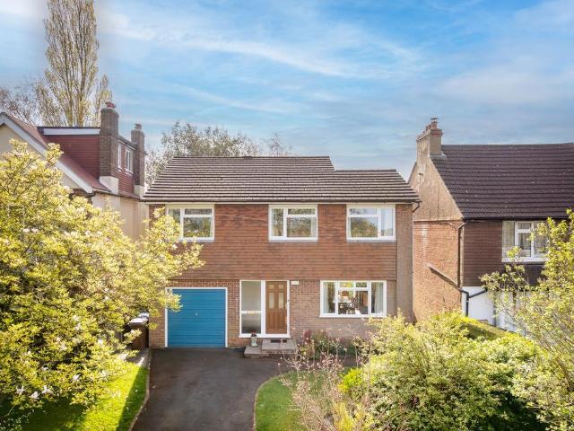 House for sale in Caterham on the Hill, Hillview