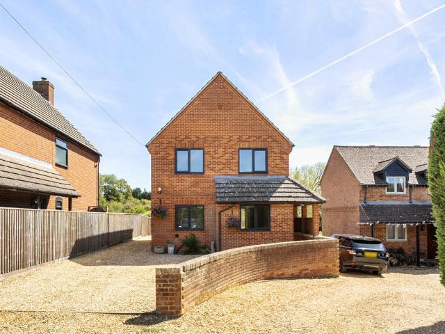 House for sale in Charndon, Buckinghamshire