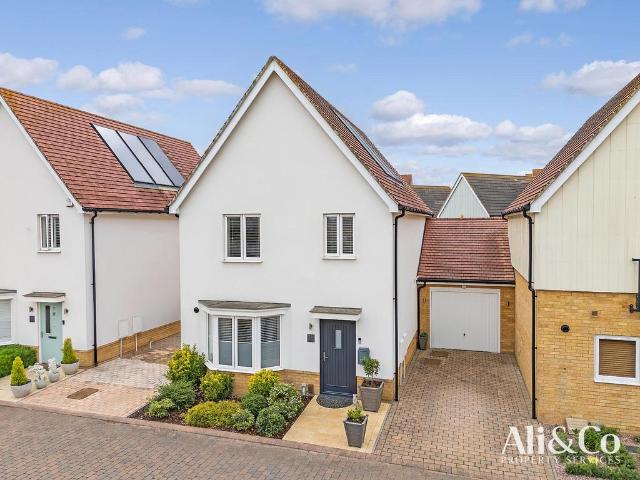 House for sale in Chadwell St Mary, Essex