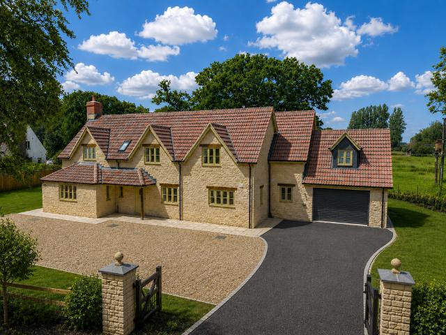 House for sale in Kington Langley