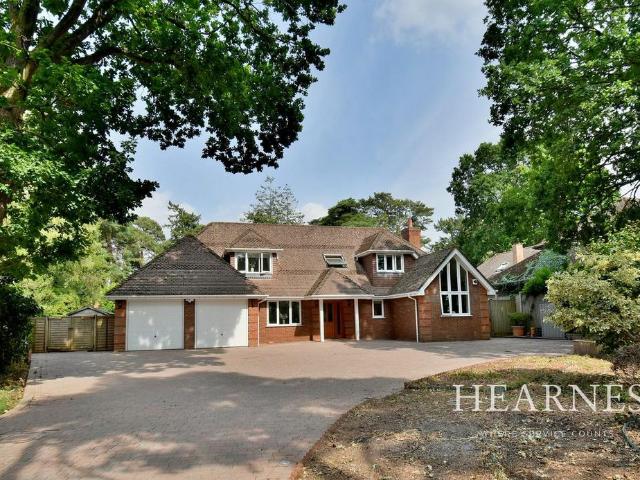 House for sale in Tricketts Cross, Ferndown