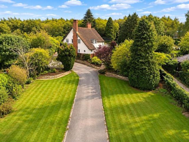 House for sale in Bretby, South Derbyshire