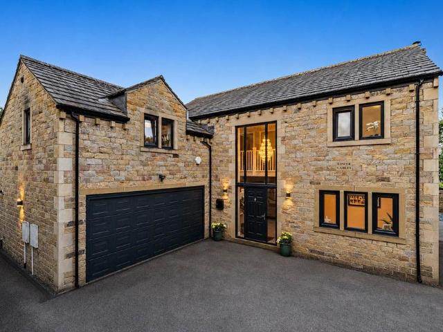 House for sale in Claremount, Northowram