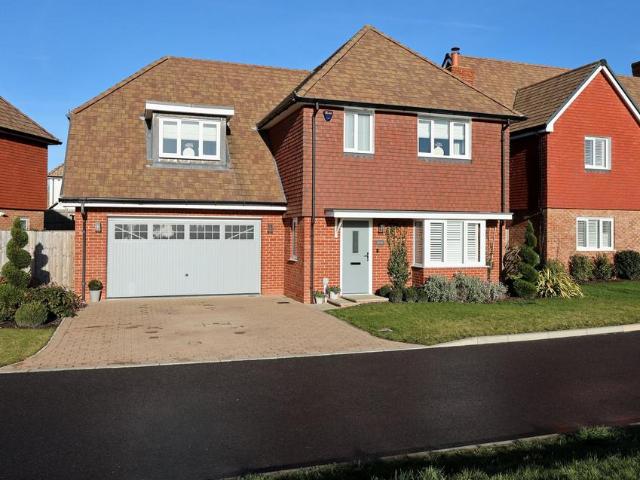 House for sale in Perryfields, West Sussex