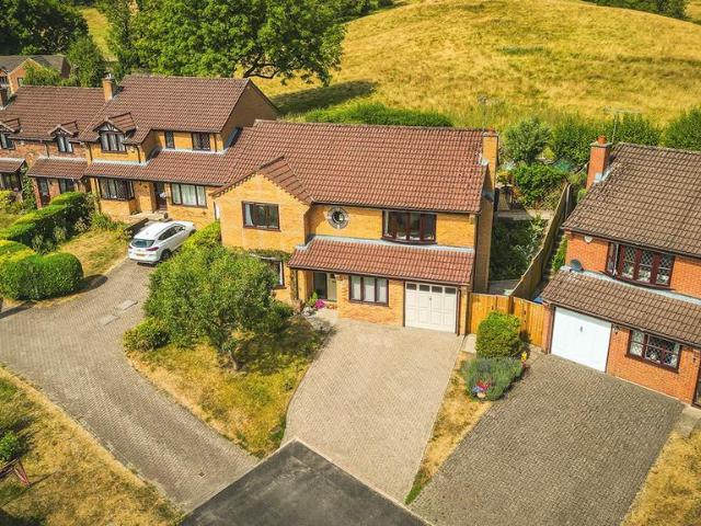 House for sale in Froggatt, East Midlands