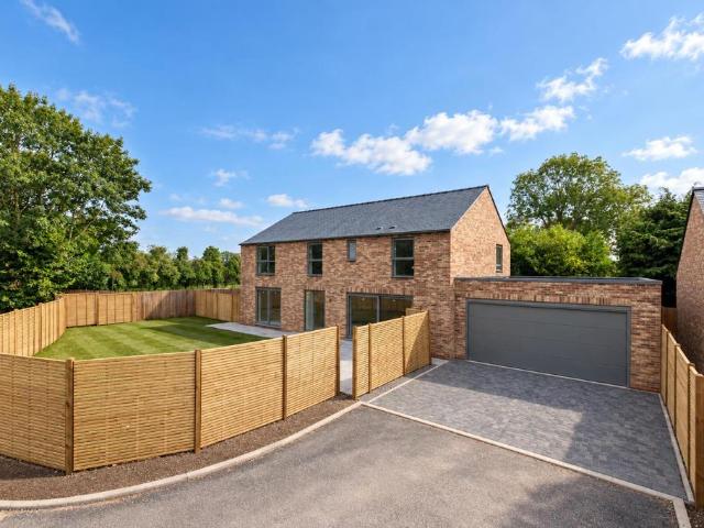 House for sale in Copmanthorpe, York