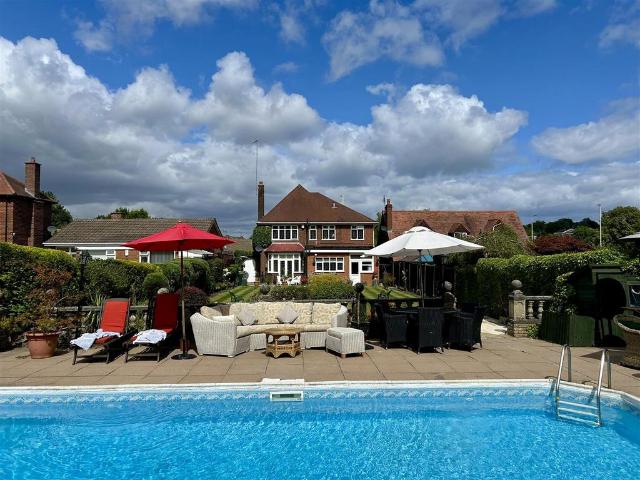 House for sale in Halesowen, West Midlands