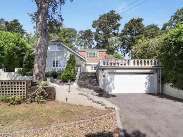 House for sale in Heol-las, Surrey
