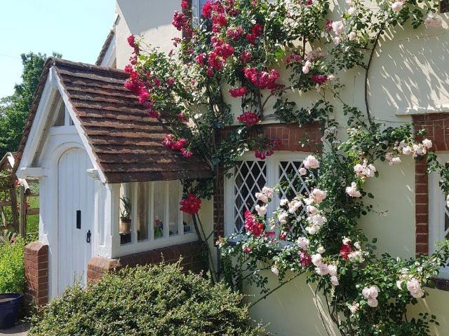 House for sale in Hillview, Surrey