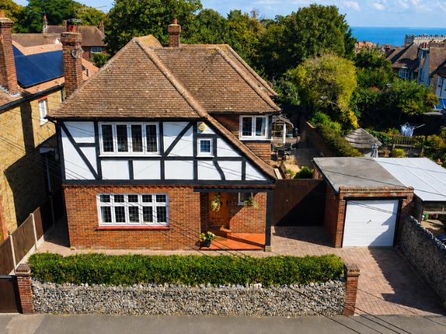 House for sale in Upton, Acol