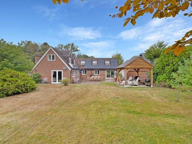 House for sale in Hillview, Surrey
