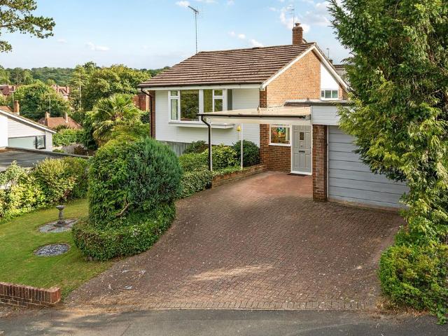 House for sale in Caterham Valley, Hillview