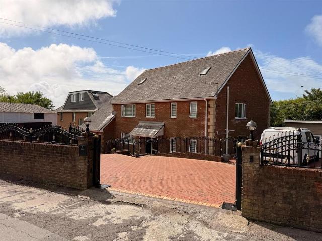House for sale in Pembrey and Burry Port Town, Pembrey