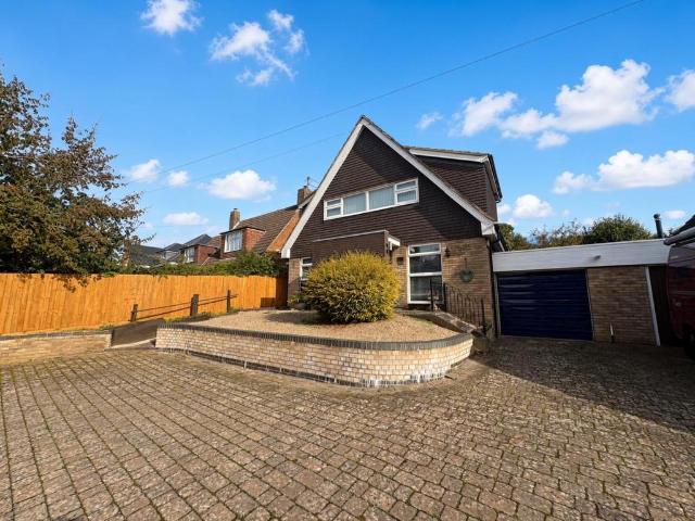House for sale in Moulton