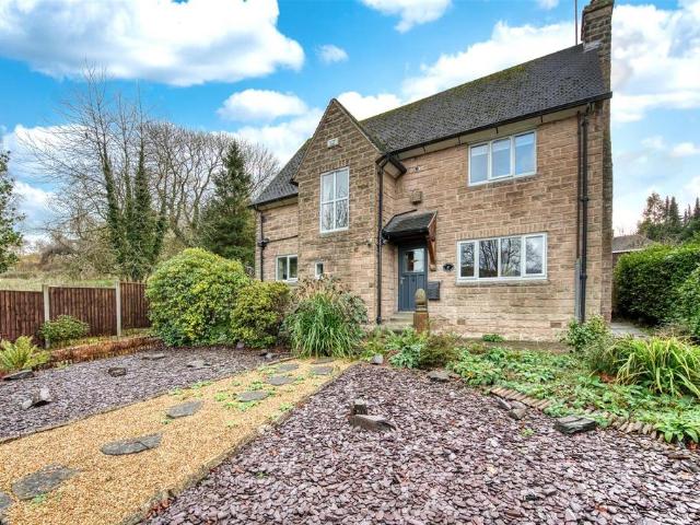 House for sale in Froggatt, East Midlands