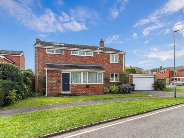 House for sale in Beaconsfield, Knotty Green