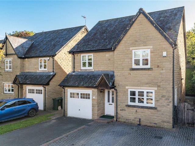 House for sale in Cottingley, West Yorkshire