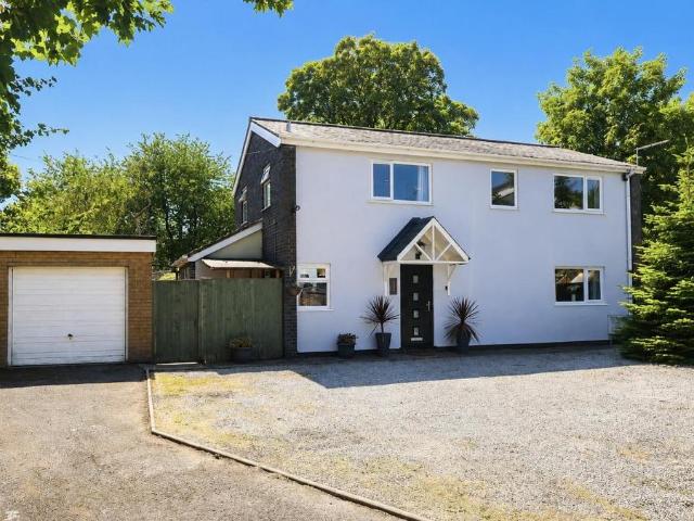 House for sale in Ruabon, Wales