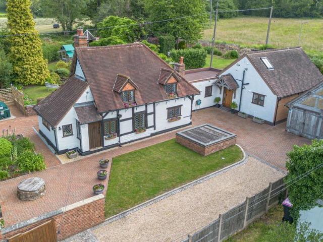 House for sale in Gun Hill, Warwickshire