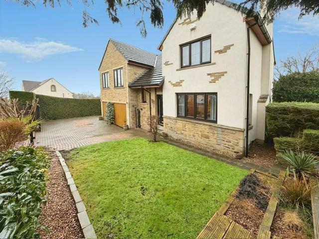 House for sale in Cottingley, West Yorkshire