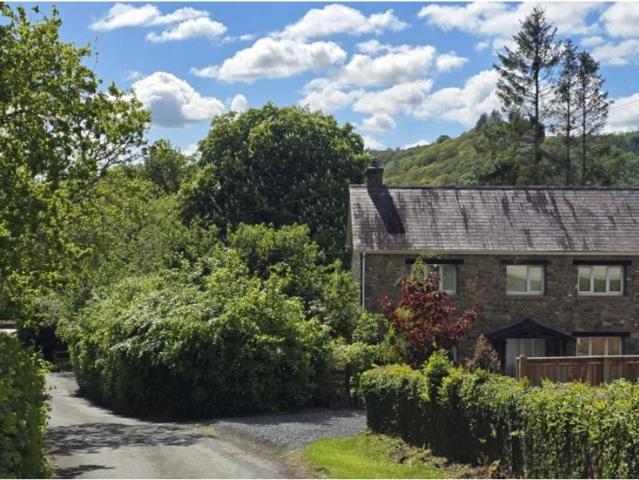 House for sale in Llanfair-ar-y-Bryn, Rhandirmwyn