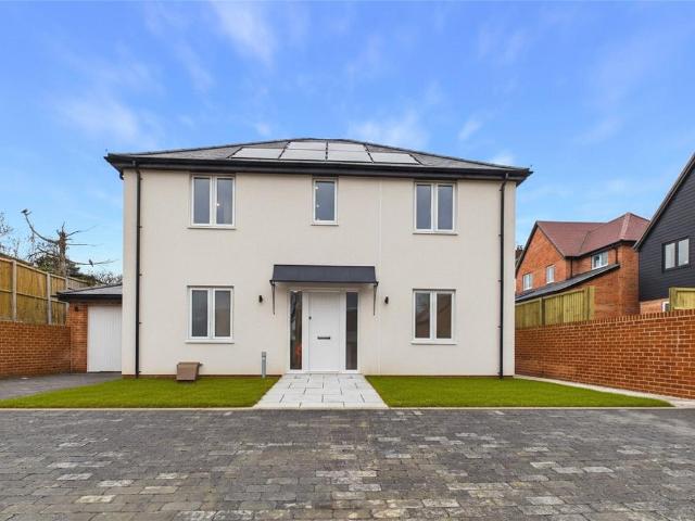 House for sale in Navestock Side, Essex