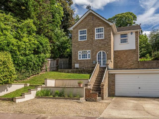 House for sale in Broadwater Down, Sandown Park