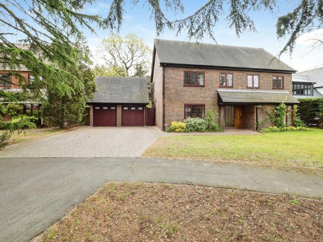 House for sale in Emerson Park, Greater London