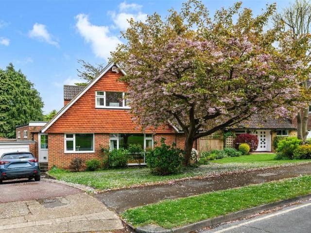 House for sale in Woodcote, Epsom