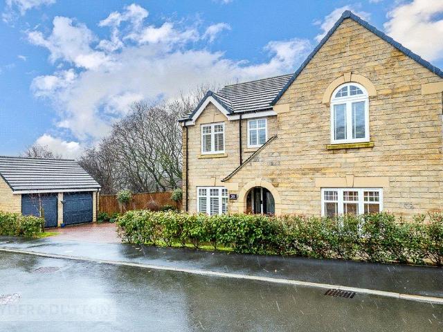 House for sale in Lindley, West Yorkshire