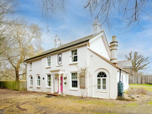 House for sale in Hillview, Surrey