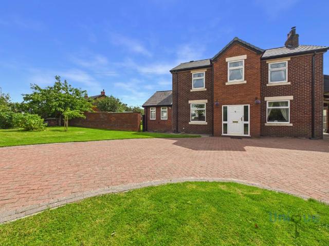 House for sale in Medlar-with-Wesham, Wesham
